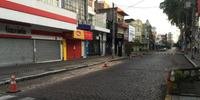 Rua Independência, no Centro do município, mantêm a redução em 50% no número de vagas de estacionamento de veículos