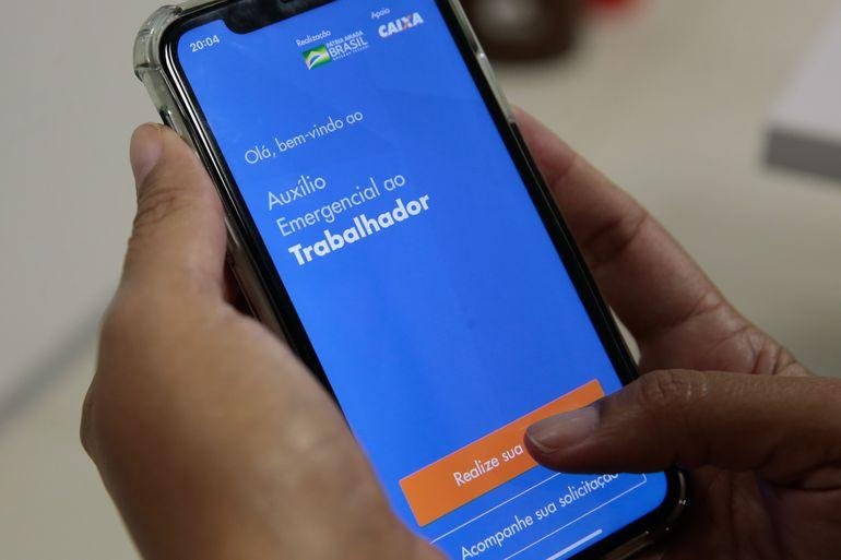 Outro montante de pessoas recebe aux&iacute;lio emergencial hoje