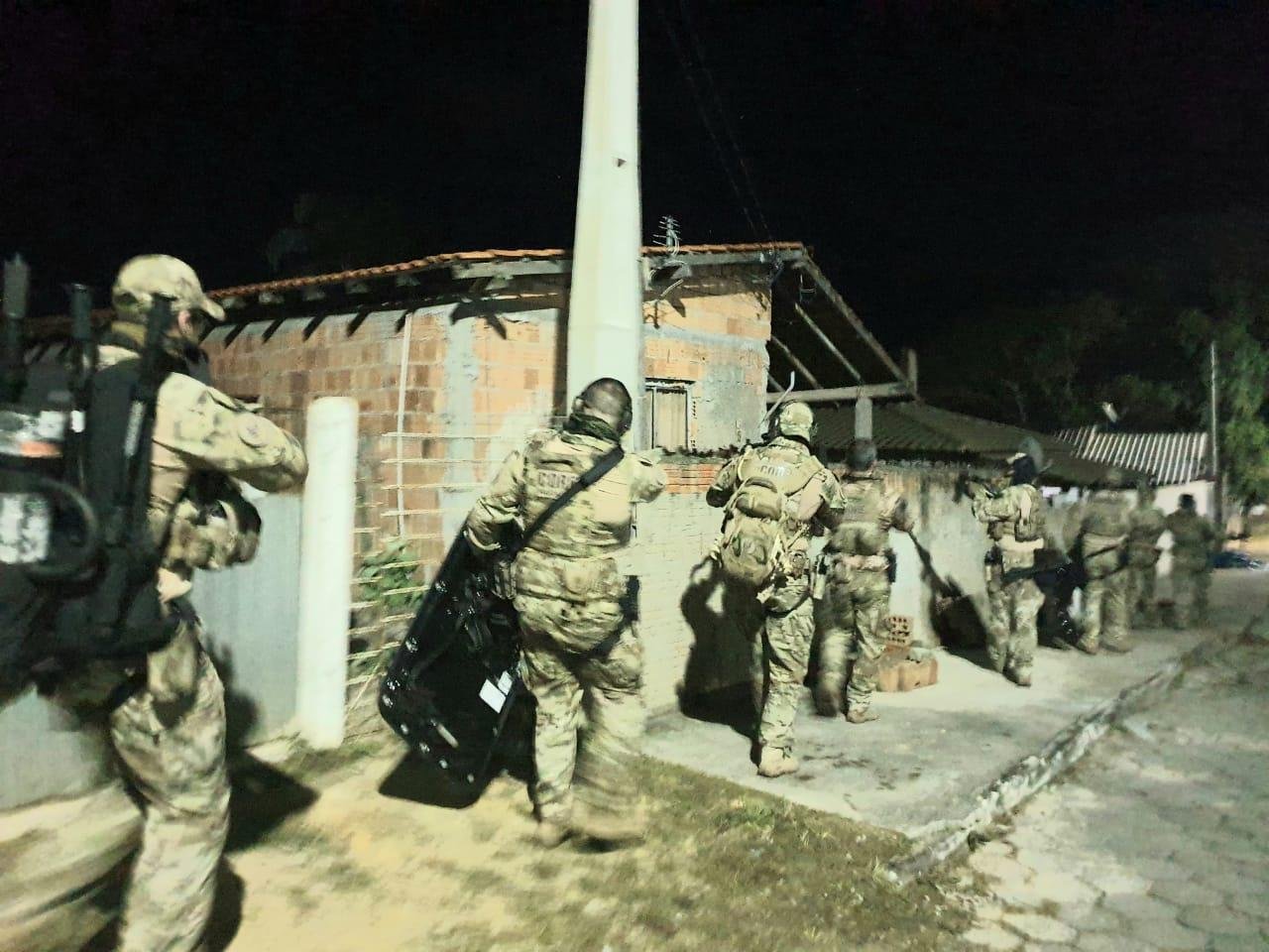 Est&atilde;o sendo cumpridos mais de 100 ordens judiciais em 17 cidades com cerca de 200 agentes mobilizados