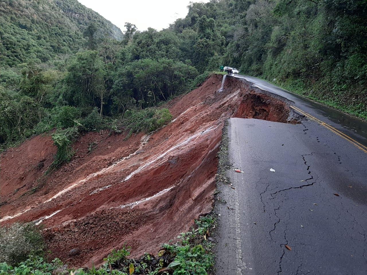 O trecho foi vistoriado e o Daer est&aacute; definindo a solu&ccedil;&atilde;o t&eacute;cnica para a rodovia