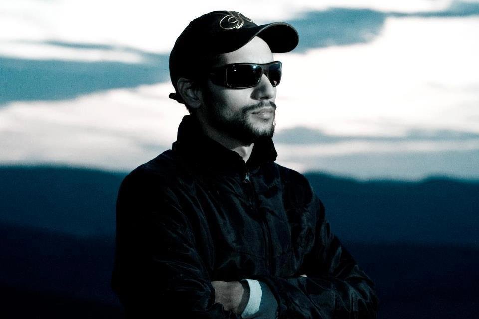 O novo baterista Pablo Castro participou de bandas como PYLLA C14, Thy Devise e Po&ccedil;os & Nuvens e Apoteom