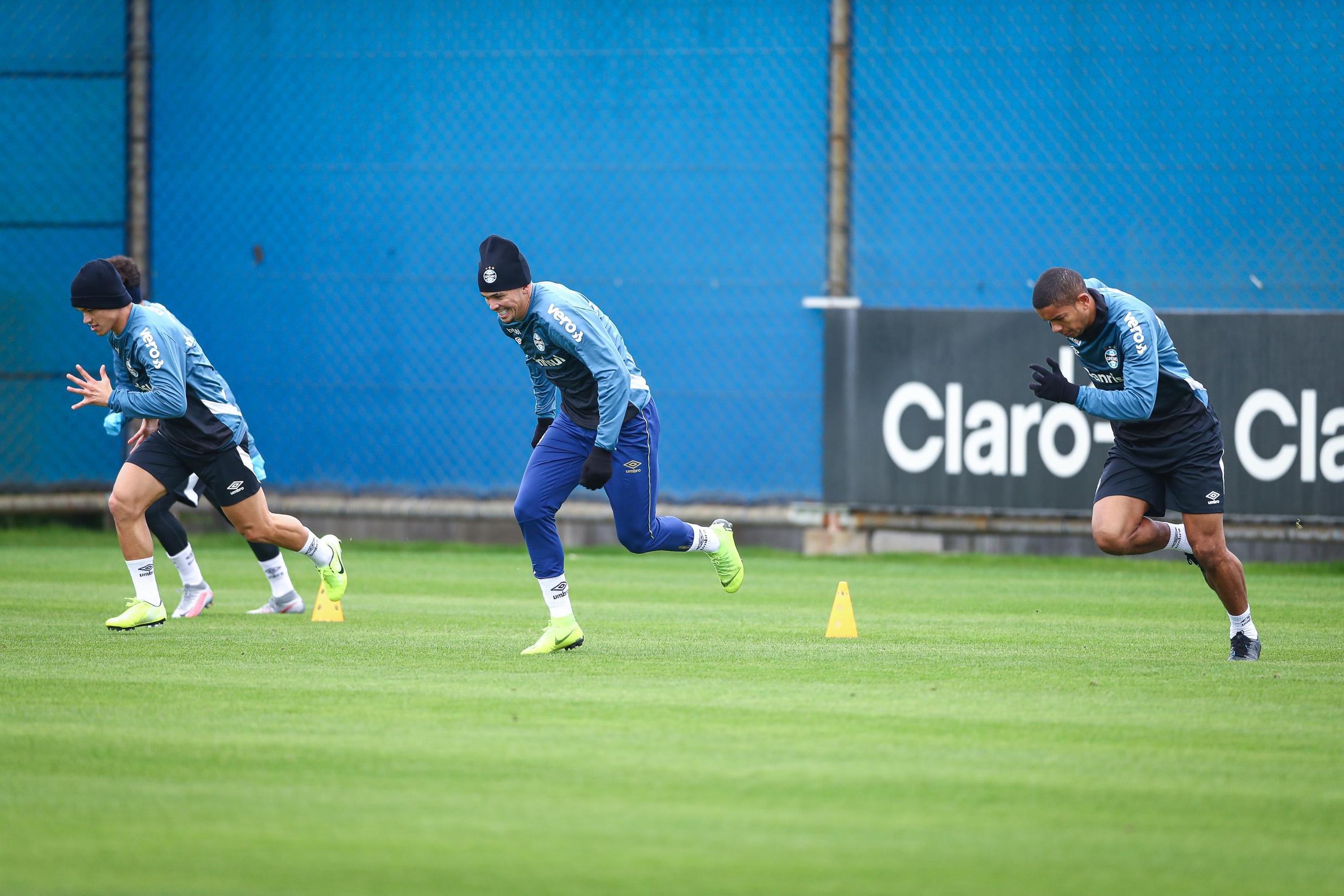 Jogadores do Gr&ecirc;mio treinaram t&eacute;cnica e fisicamente na reapresenta&ccedil;&atilde;o