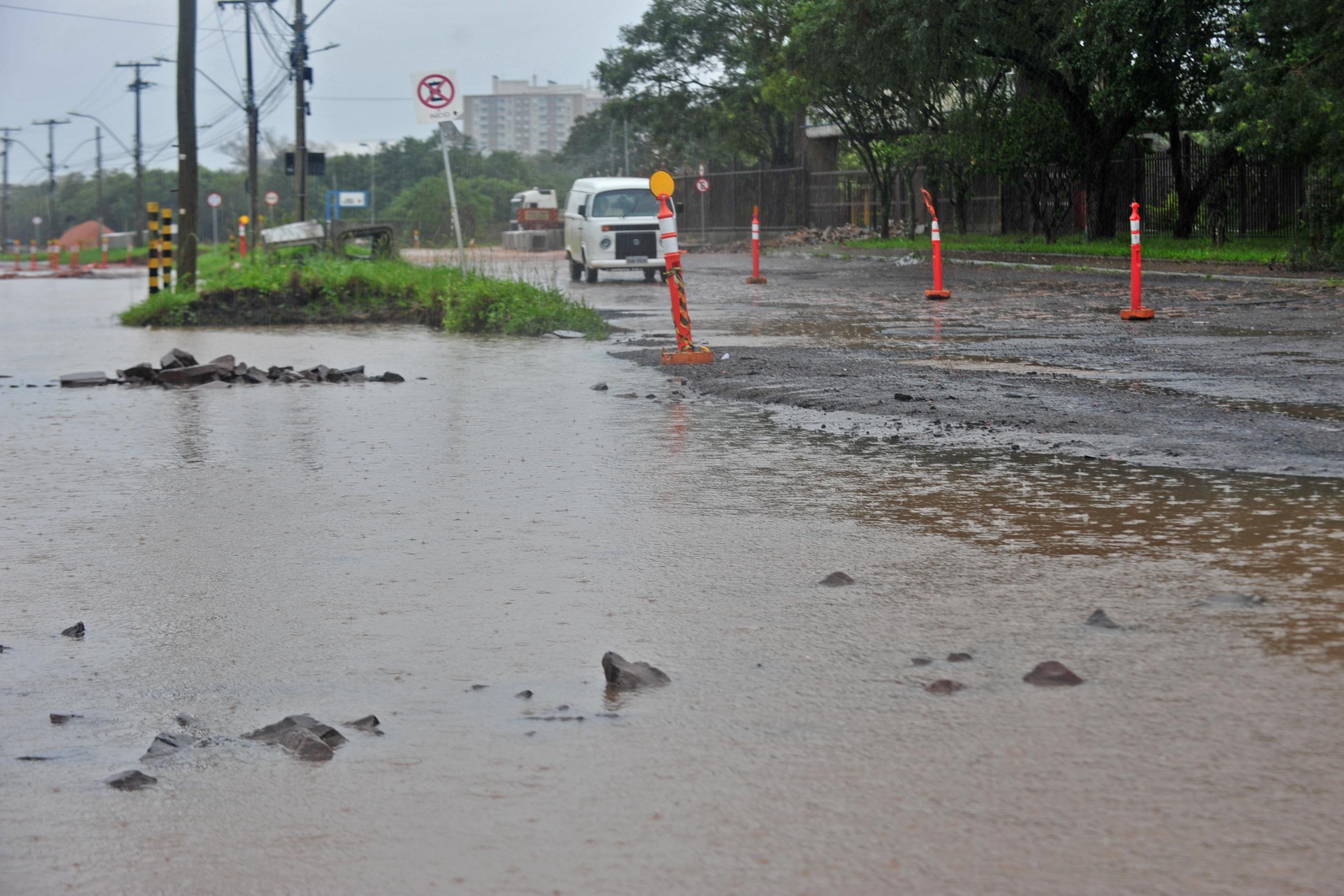 Motoristas tiveram que ter cuidado em Porto Alegre