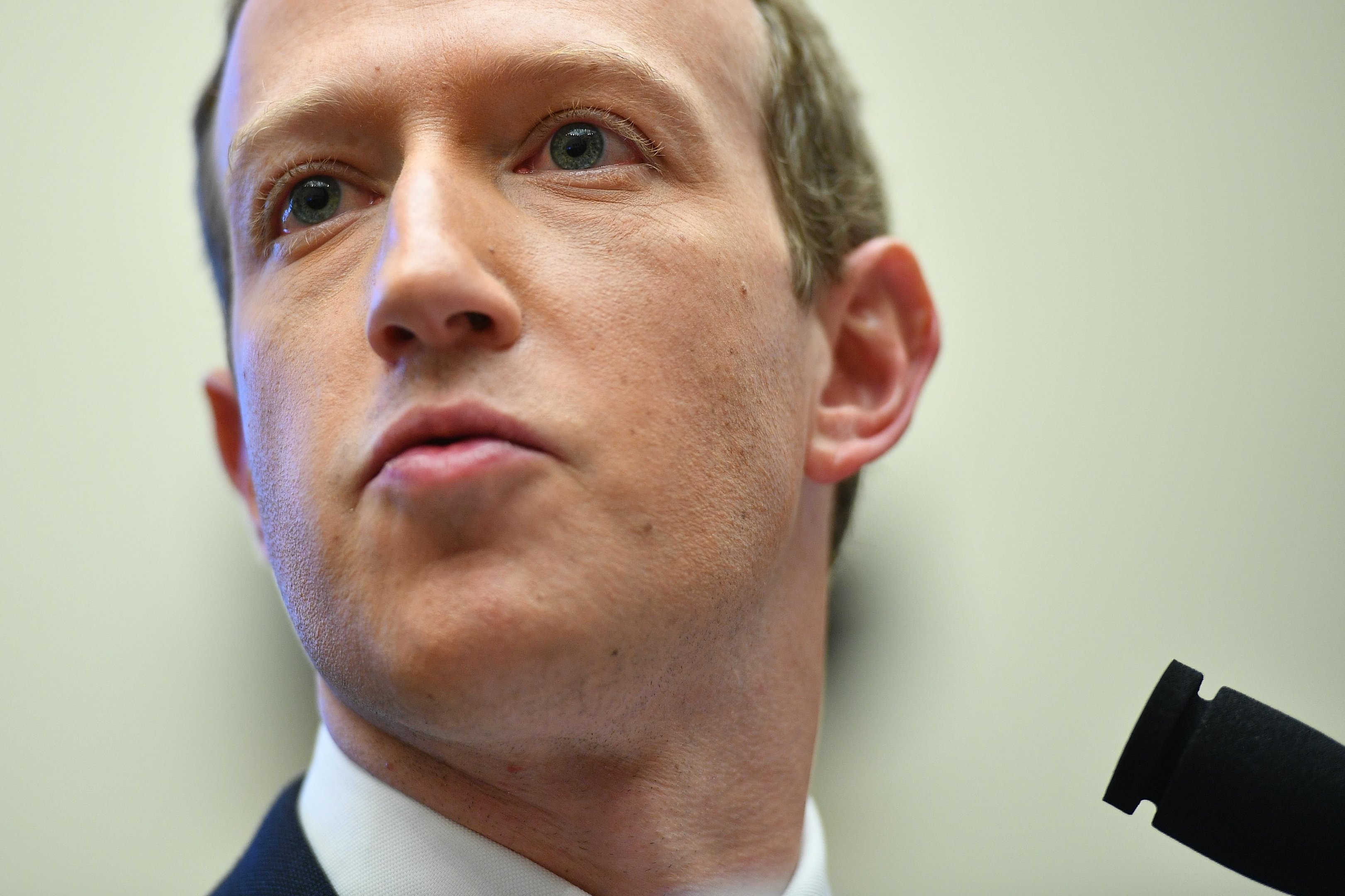 CEO do Facebook, Mark Zuckerberg, e a diretora de Opera&ccedil;&otilde;es da empresa, Sheryl Sandberg, devem discutir o assunto com os l&iacute;deres da campanha #StopHateForProfit