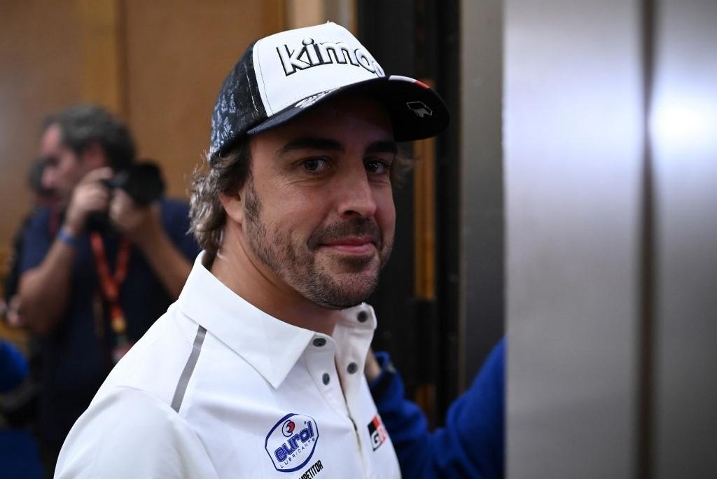Espanhol venceu Le Mans, Daytona e disputou o Dakar durante "f&eacute;rias" da F1