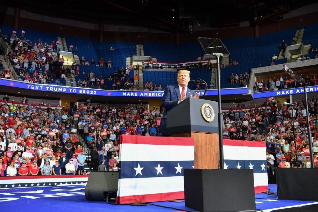 Com&iacute;cio de Trump em Tulsa