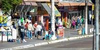 Movimento em vias como a Assis Brasil dissemina contágio por outros bairros, dizem especialistas