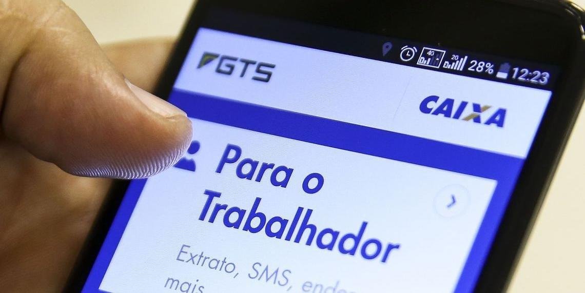 Mais de 400 mil pessoas nascidas em julho podem receber saque-anivers&aacute;rio