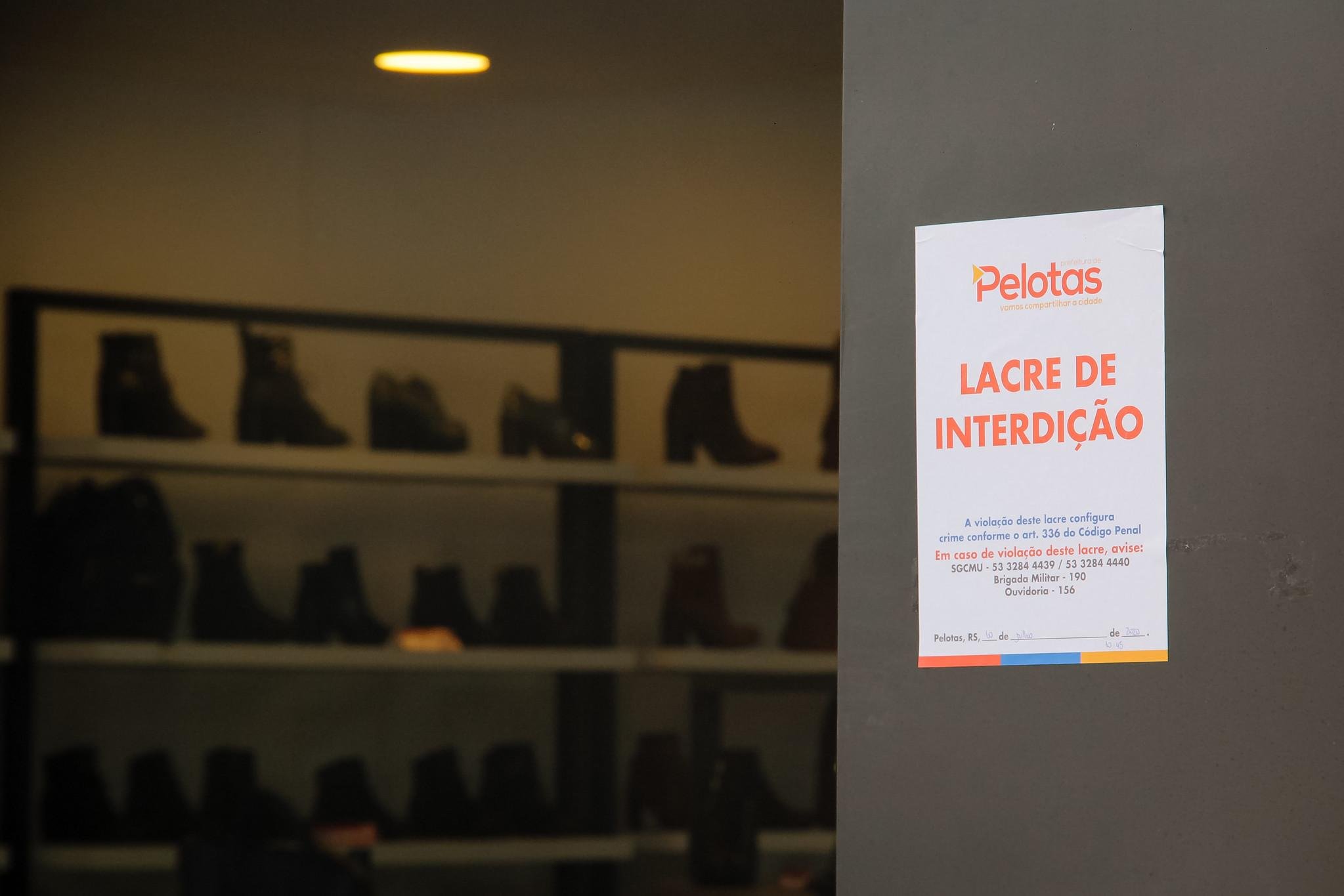 Lojas foram notificadas e obrigadas a fechar as portas