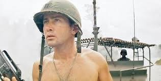 Willard (Martin Sheen) tem a miss&atilde;o de eliminar coronel que desertou