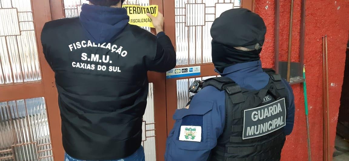 Ap&oacute;s den&uacute;ncia, a fiscaliza&ccedil;&atilde;o acabou com uma festa clandestina no bairro S&eacute;culo XX