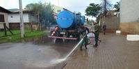 Secretaria Municipal de Obras iniciou o trabalho de limpeza, lavagem e recolhimento de lixo no município