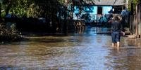 O nível do Guaíba chegou a marca de 2 metros e 61 centímetros e superou o recorde de 2 metros e 60 da grande enchente de 1984, segundo a Metsul.