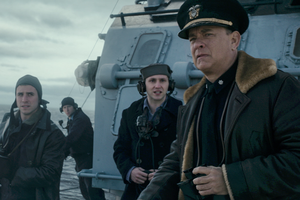 Hanks vive o comandante Ernest Krause, com miss&atilde;o de defender um comboio de navios