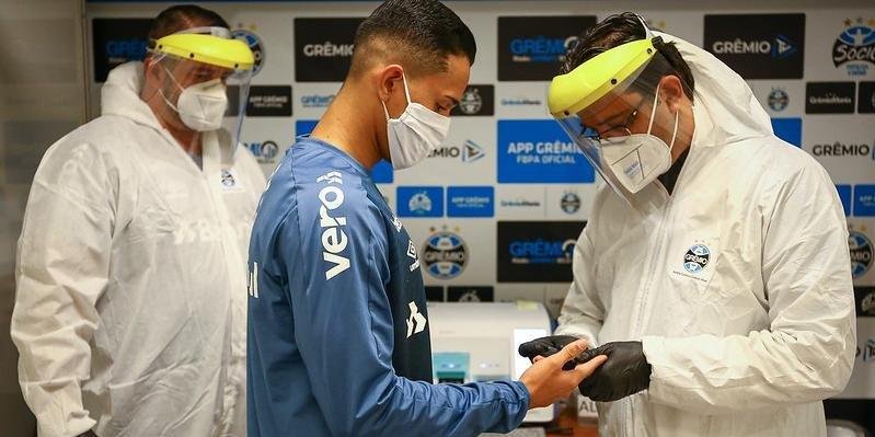 Gr&ecirc;mio n&atilde;o divulgou o nome dos atletas infectados