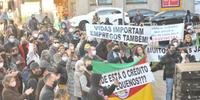 Protesto em frente à prefeitura pediu reabertura do comércio em Porto Alegre