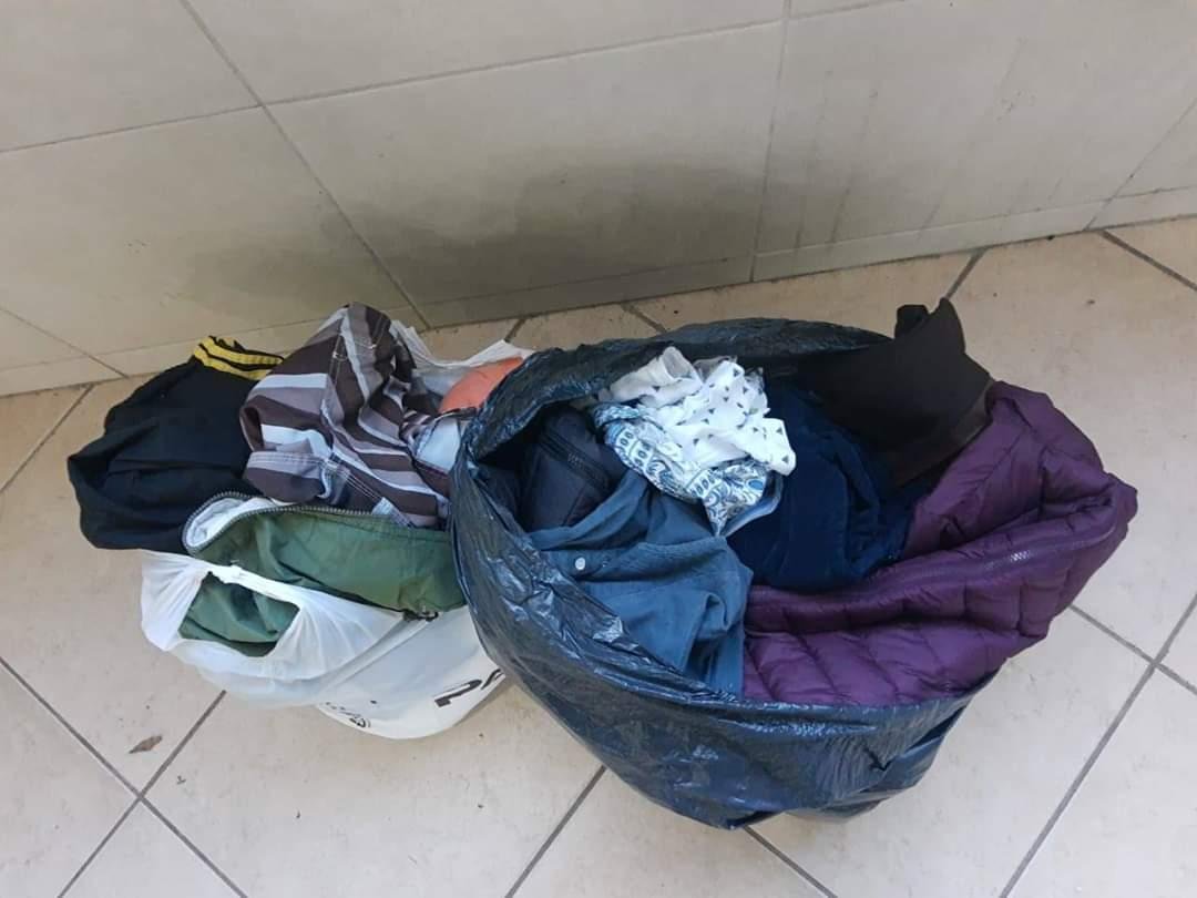 Alguns itens ainda foram achados nas ruas da cidade e resgatados pelo pessoal da Secretaria de Educa&ccedil;&atilde;o