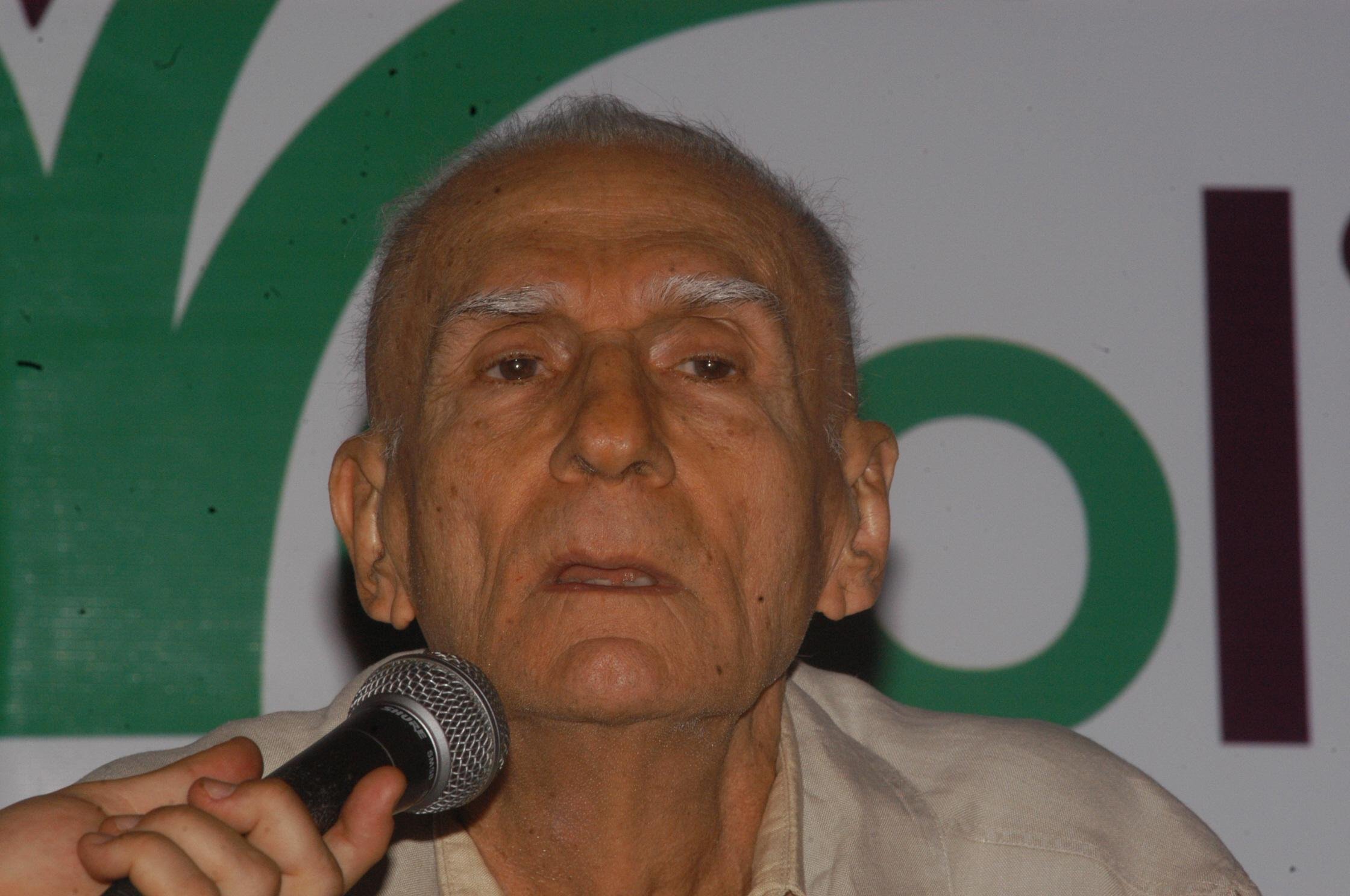 O escritor Ariano Suassuna esteve presente na Feira do Livro de Porto Alegre em 2005.