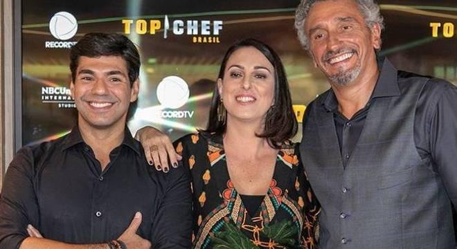 Felipe Bronze e os jurados Ailin Aleixo e Emmanuel Bassoleil