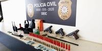 Agentes apreenderam armas e objetos utilizados nos assaltos