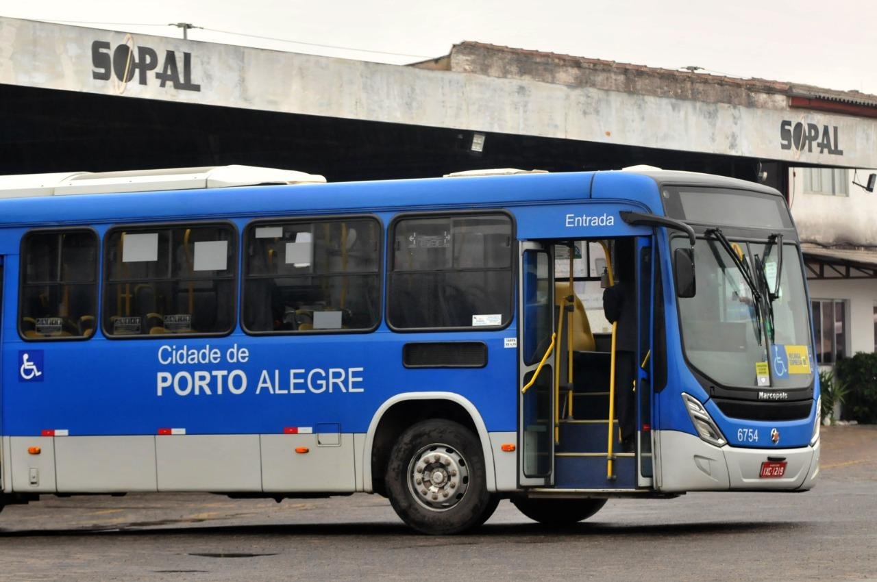 EPTC informou que n&atilde;o h&aacute; nenhuma decis&atilde;o no sentido de retirar o cobrador do &ocirc;nibus