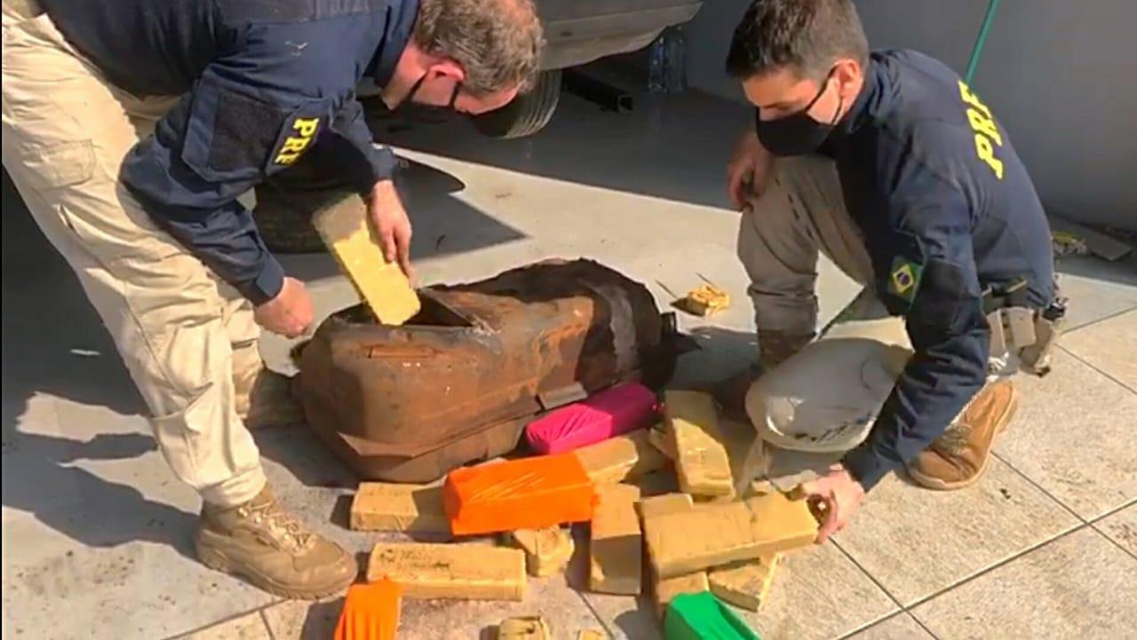 Droga estava escondido dentro do tanque de combust&iacute;vel do ve&iacute;culo