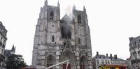 Catedral de Nantes foi atingida por incêndio