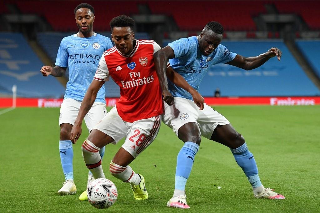 O advers&aacute;rio do Arsenal na decis&atilde;o sair&aacute; da partida entre Chelsea e Manchester United