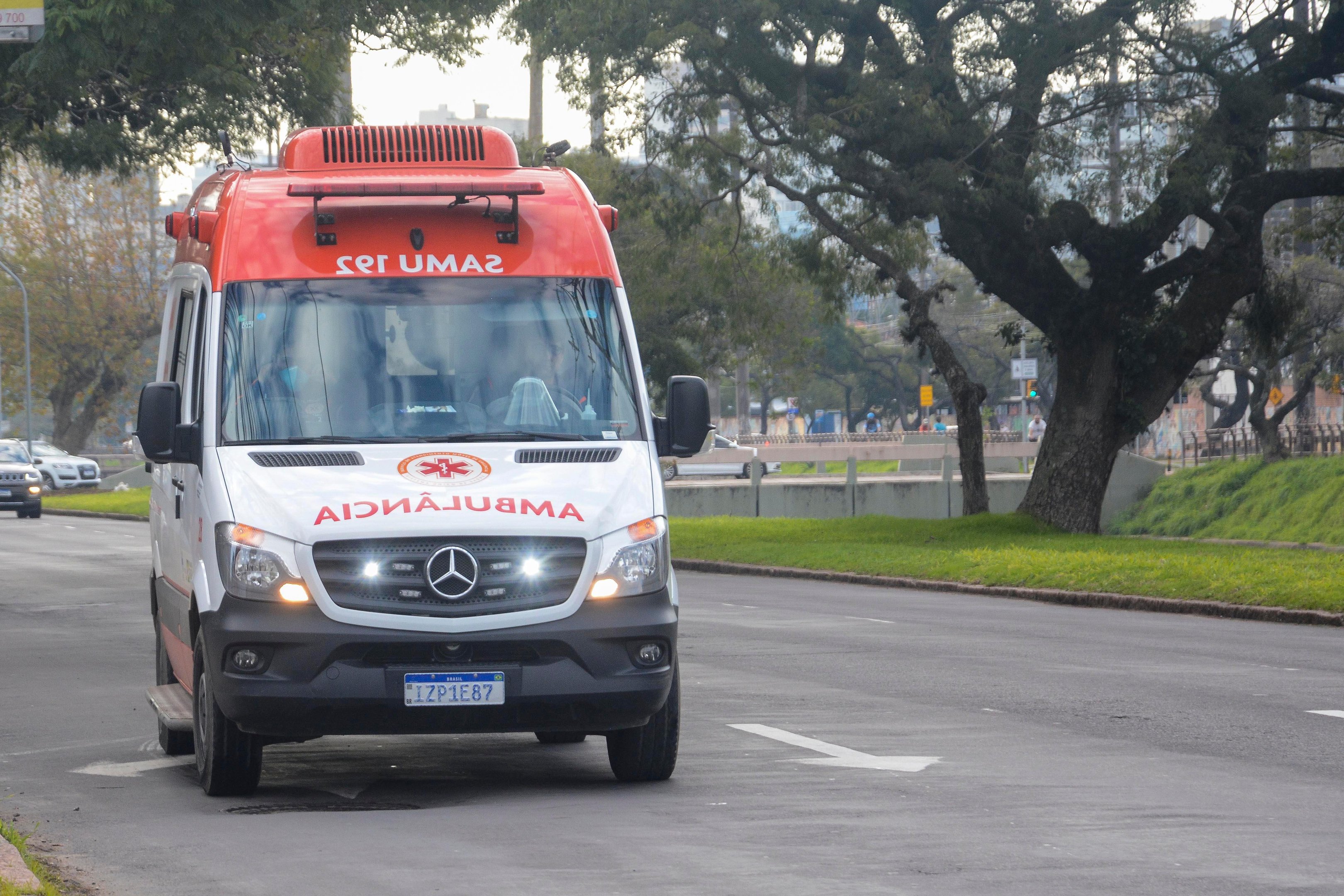 Pacientes em estado grave decorrentes da Covid-19 podem utilizar o n&uacute;mero da Samu para chamar um servi&ccedil;o de transporte seguro