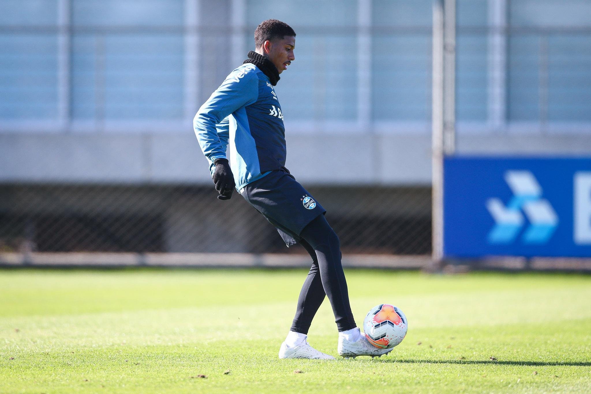 Gr&ecirc;mio pode ter Jean Pyerre entre os titulares no cl&aacute;ssico Gre-Nal