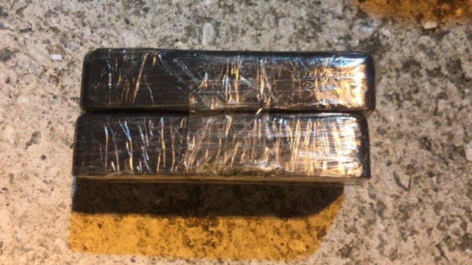 Entorpecente estava escondido entre o revestimento interno e a lataria do autom&oacute;vel