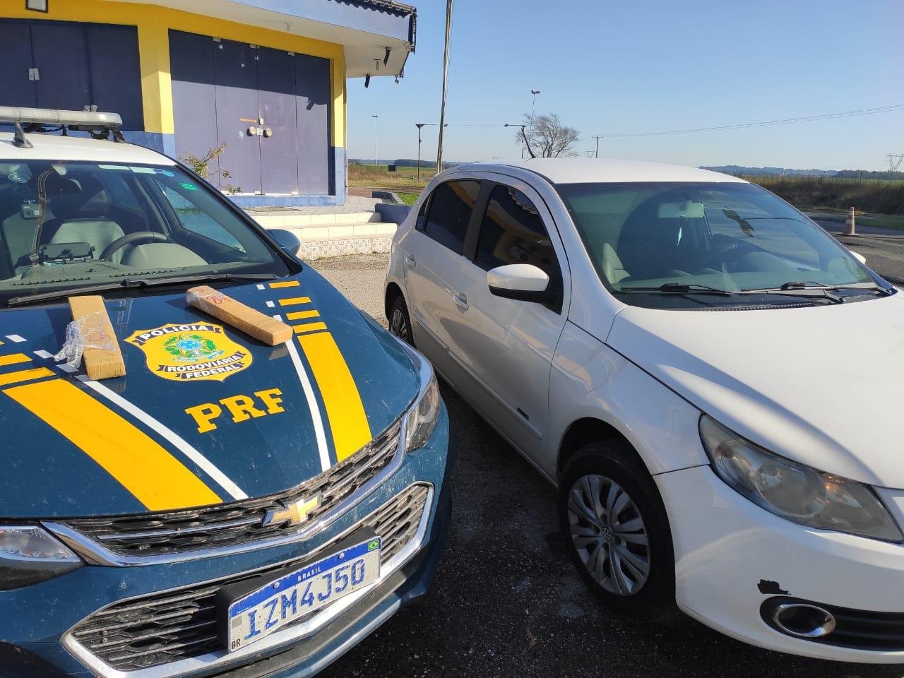 Al&eacute;m do entorpecente, o ve&iacute;culo tamb&eacute;m foi recolhido pela equipe da PRF
