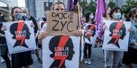Caminhada reuniu milhares em Varsóvia contra a medida