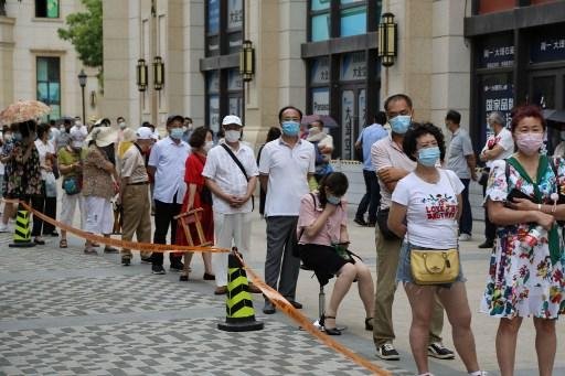 China registrou 61 novos casos do novo coronav&iacute;rus nesta segunda-feira, no maior avan&ccedil;o da doen&ccedil;a no pa&iacute;s desde o dia 6 de mar&ccedil;o