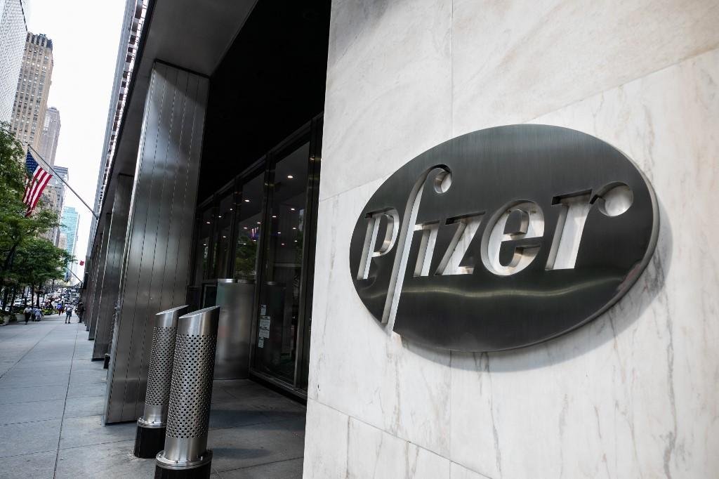 A Pfizer e a BioNTech esperam buscar uma an&aacute;lise regulat&oacute;ria j&aacute; em outubro deste ano