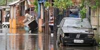 Grande quantidade de chuva deixou ruas alagadas na Capital