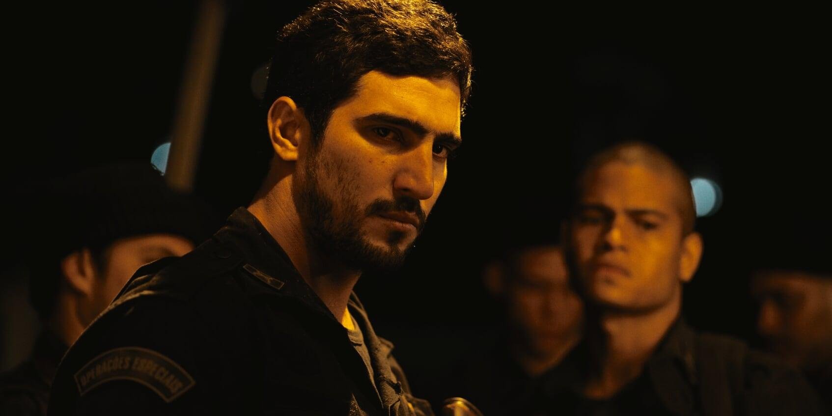 O ator Renato Go&eacute;s interpreta um policial em 'Macabro'