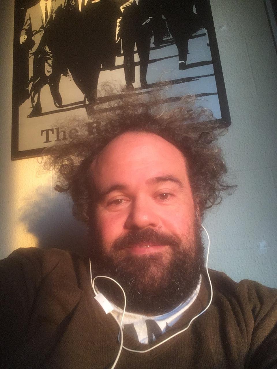 O cantor, compositor, jornalista e escritor Carlinhos Carneiro participa hoje, &agrave;s 18h, do festival "Correio do Povo Ao Vivo L&aacute; em Casa"