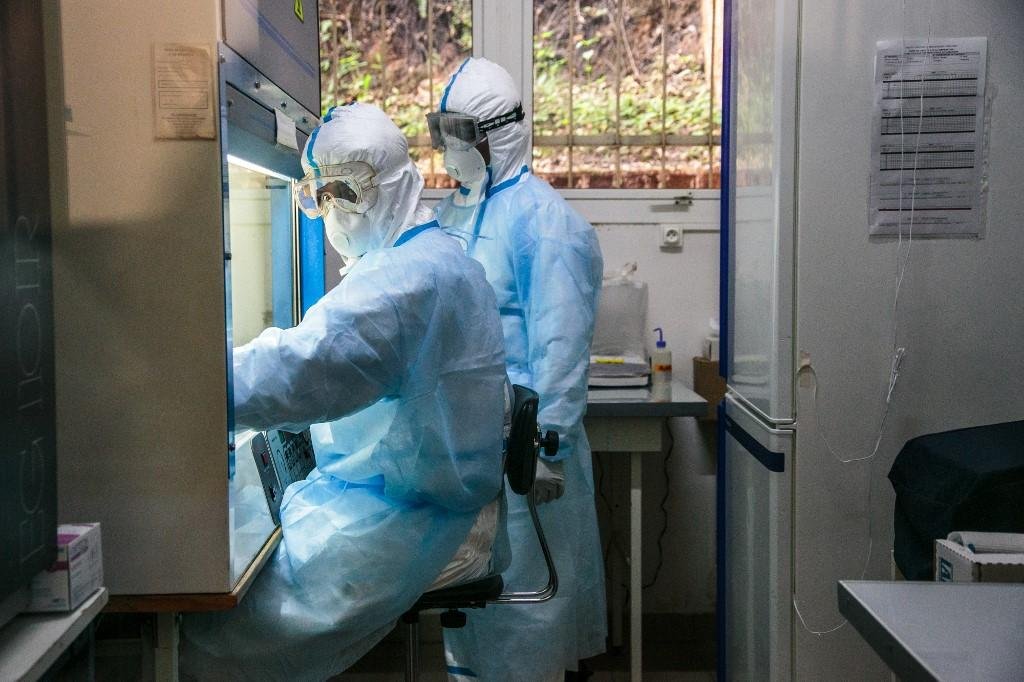 Coronav&iacute;rus pode ser transmitido durante tr&ecirc;s semanas por pacientes graves