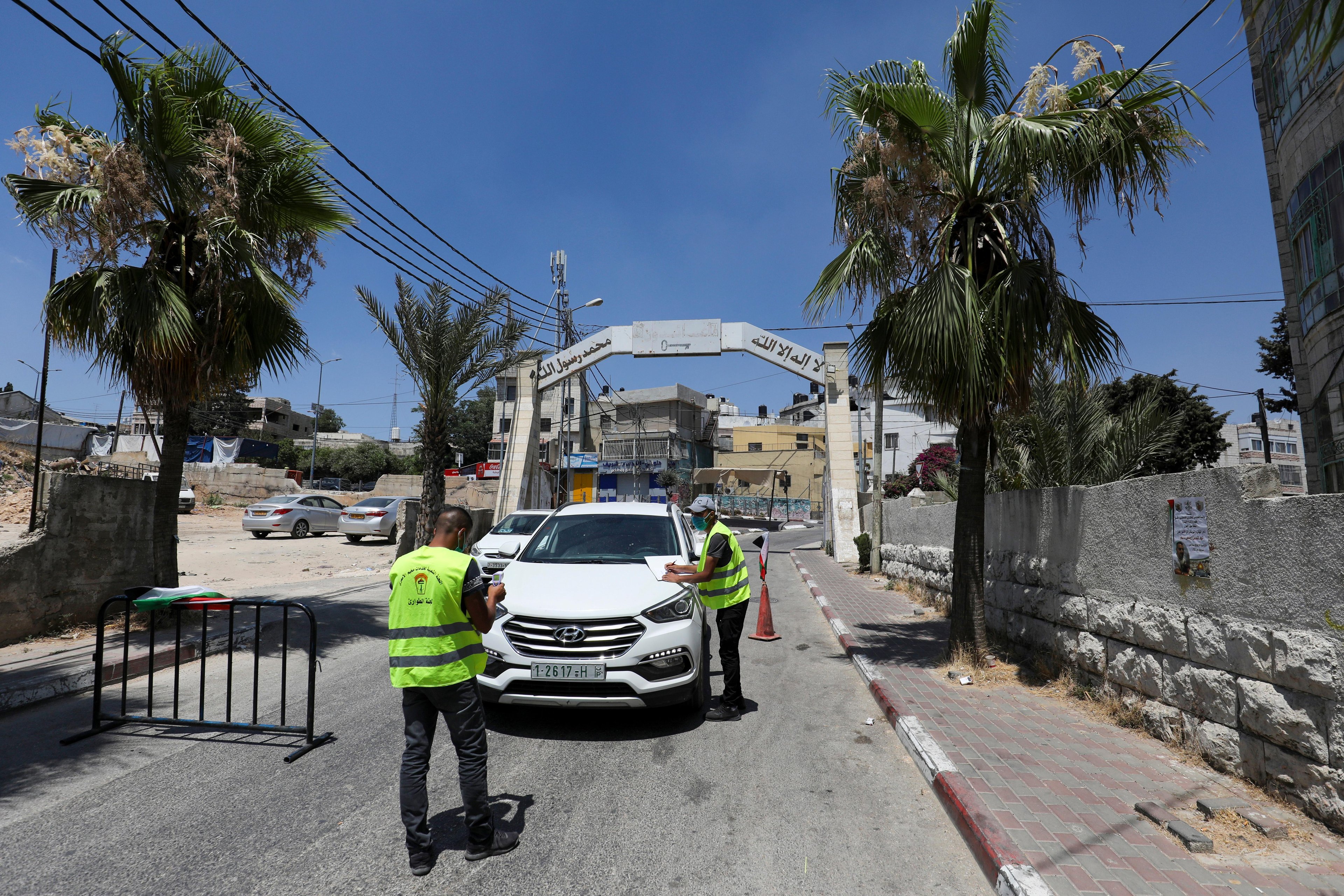 No in&iacute;cio da pandemia, em mar&ccedil;o, a Autoridade Palestina imp&ocirc;s o confinamento para lutar contra a propaga&ccedil;&atilde;o do v&iacute;rus no territ&oacute;rio ocupado por Israel desde 1967