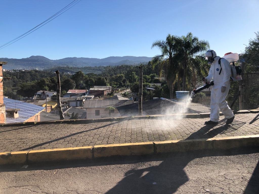 Produto utilizado na limpeza &eacute; o quatern&aacute;rio de am&ocirc;nio - mesmo utilizado no combate ao v&iacute;rus em outros pa&iacute;ses