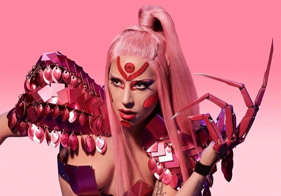 Lady Gaga caracterizada para o lan&ccedil;amento de seu &aacute;lbum 'Chromatica'