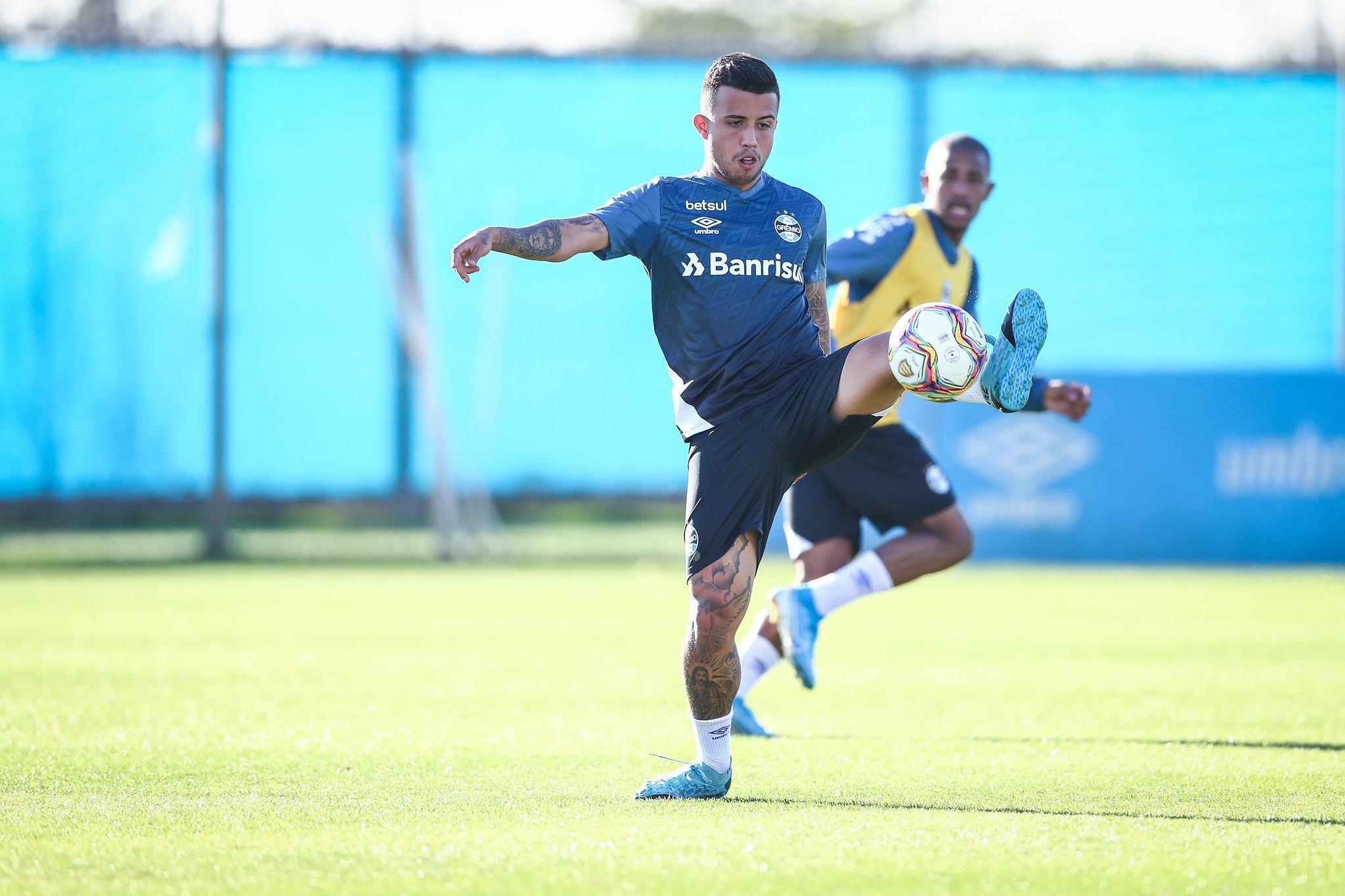 Matheus Henrique n&atilde;o poupou elogios ao companheiro Maicon