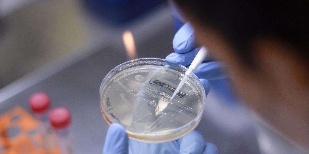 Minist&eacute;rio da Sa&uacute;de quer investir R$ 1,8 bilh&atilde;o para come&ccedil;ar a produzir a vacina da farmac&ecirc;utica AstraZeneca