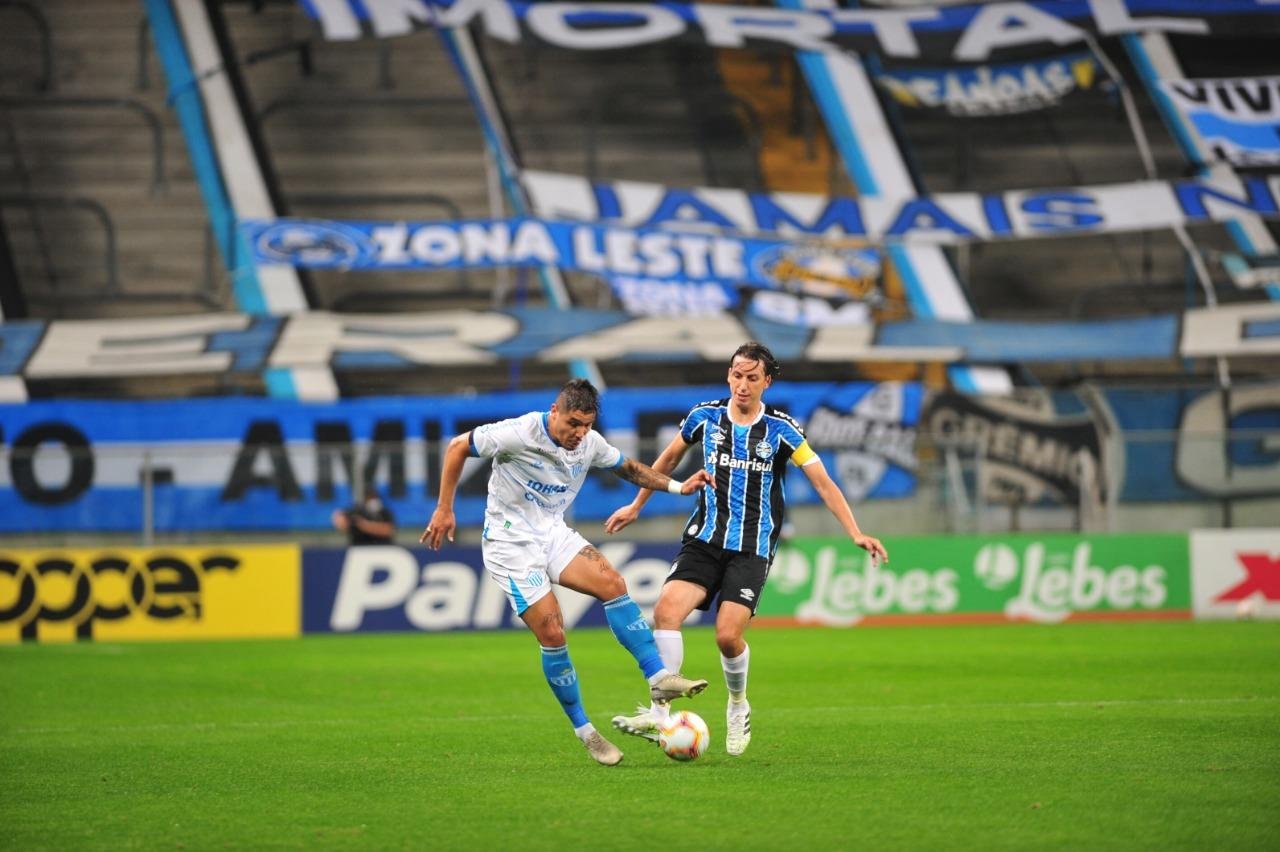 Gr&ecirc;mio venceu, mas defensores lamentaram erros em excesso