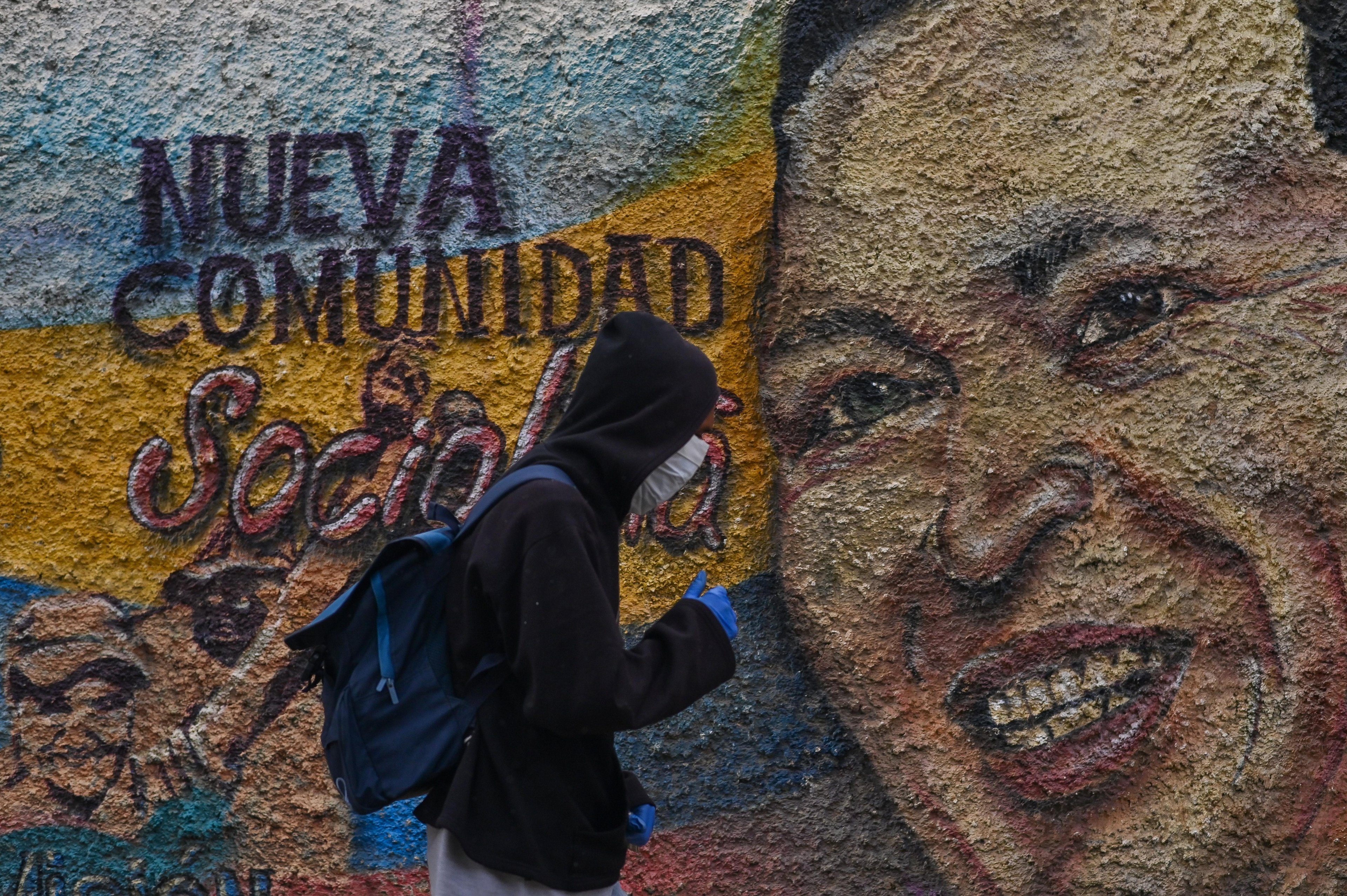Para o presidente socialista Nicol&aacute;s Maduro as "rumbas" (festas) se tornaram um foco de cont&aacute;gio