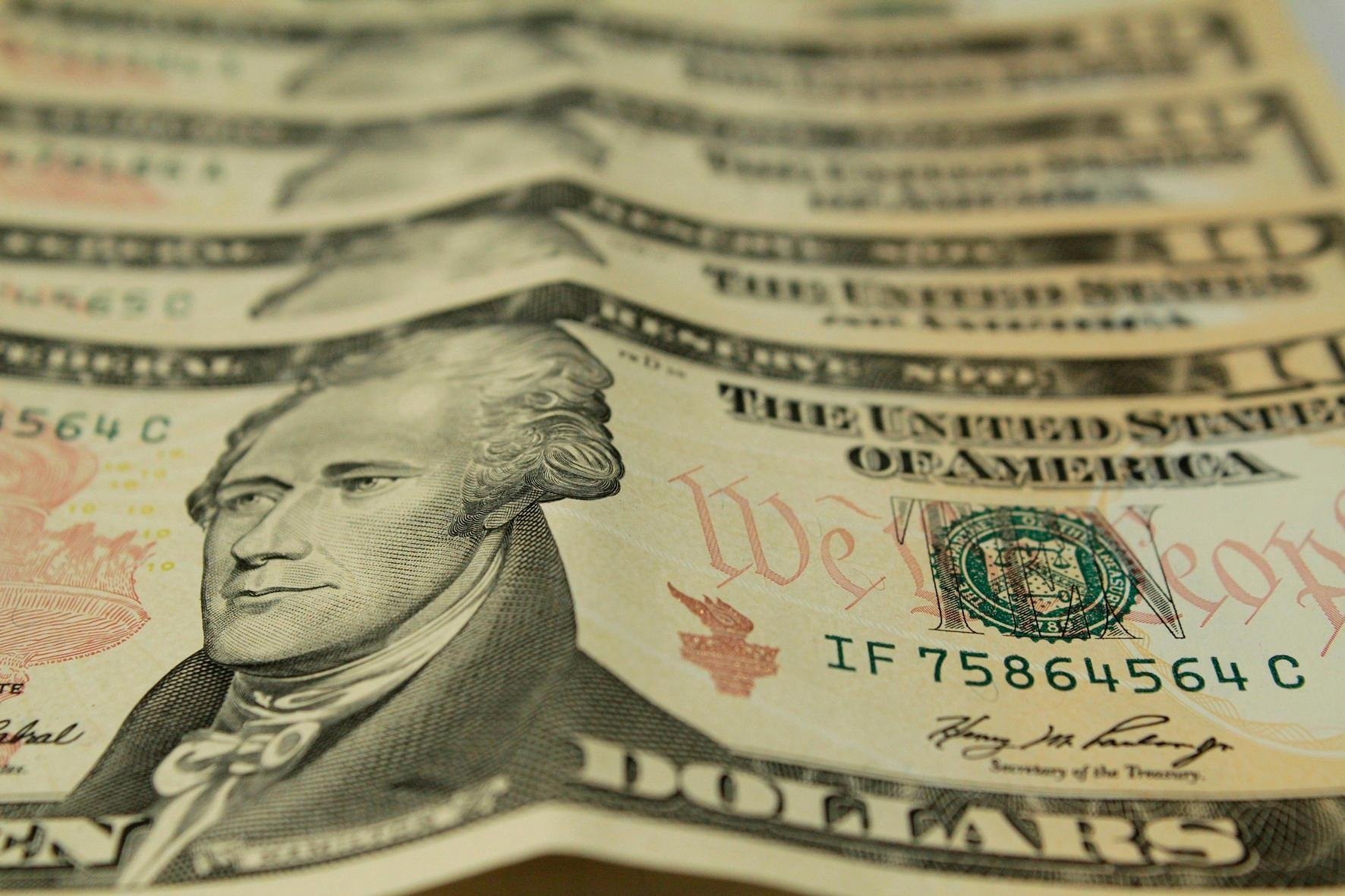 O real foi a divisa com pior desempenho nesta segunda-feira