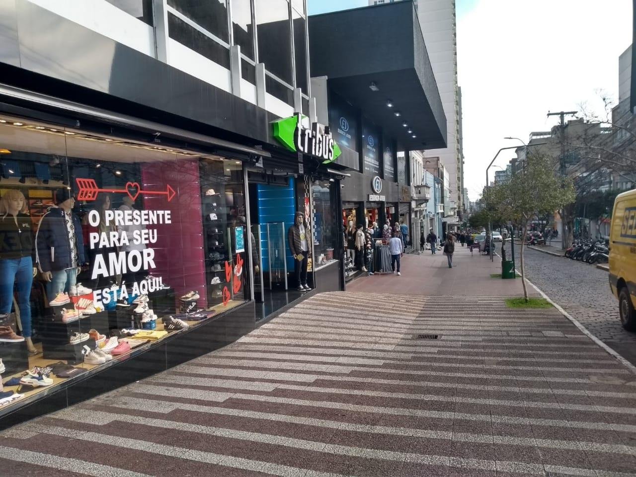 Com&eacute;rcio local pode funcionar com 50% dos funcion&aacute;rios a partir desta ter&ccedil;a-feira