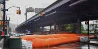 Autoridades instalaram diques de proteção no sul de Manhattan em caso de aumento do nível da água