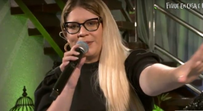 Mar&iacute;lia Mendon&ccedil;a faz sucesso absoluto nas lives